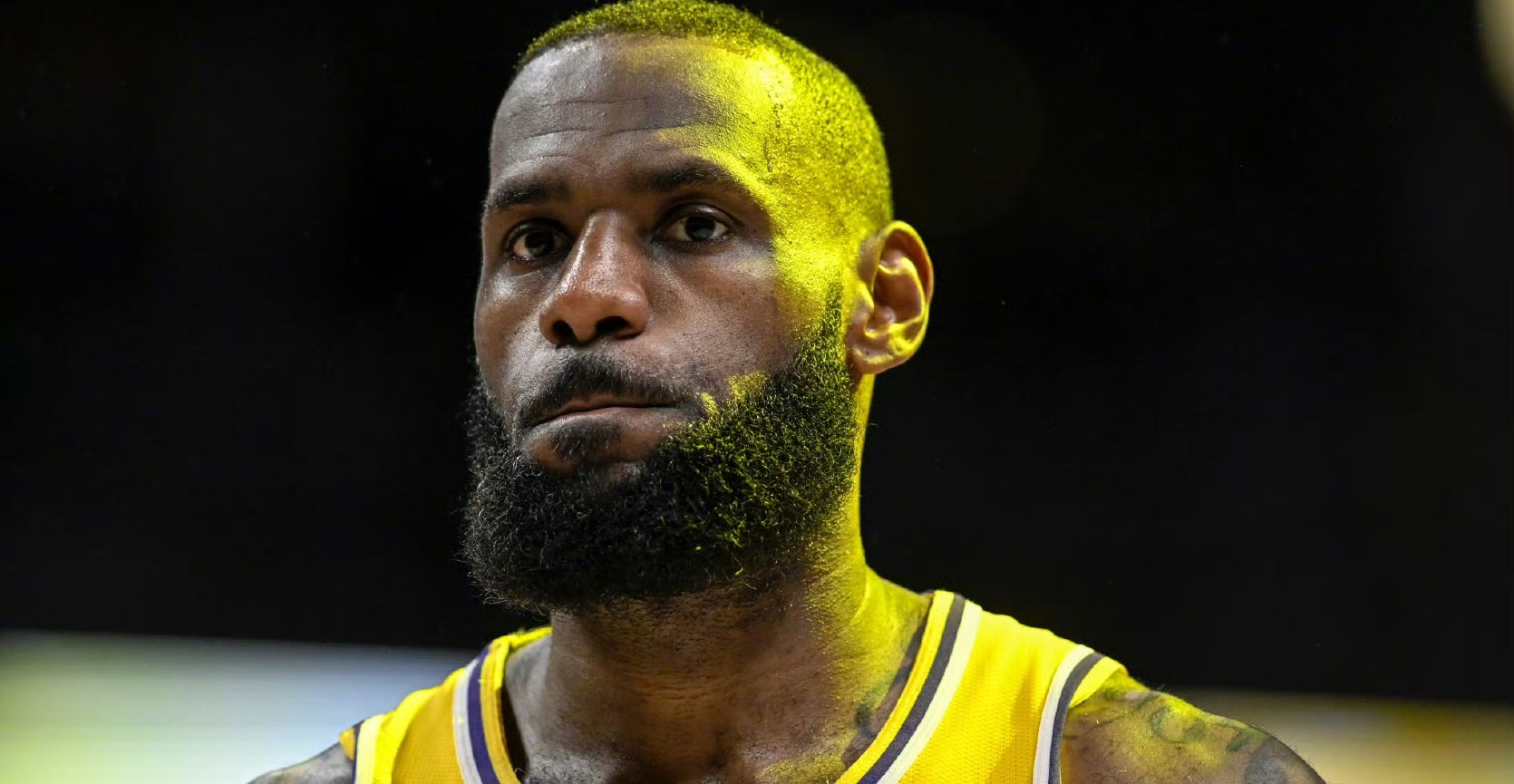 詹姆斯回归赛场，挺进下一轮首场状态亮眼，日本队观众沸腾！的简单介绍