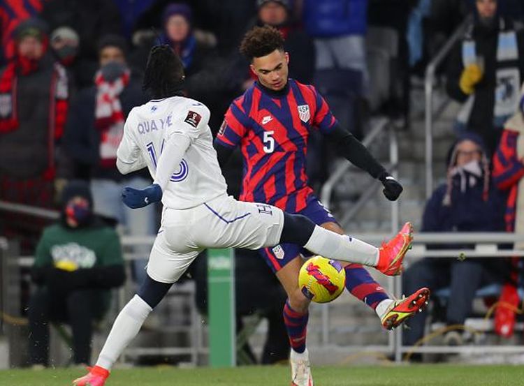 萨拉赫爆冷击败中国队，关键助攻引爆全场！的简单介绍